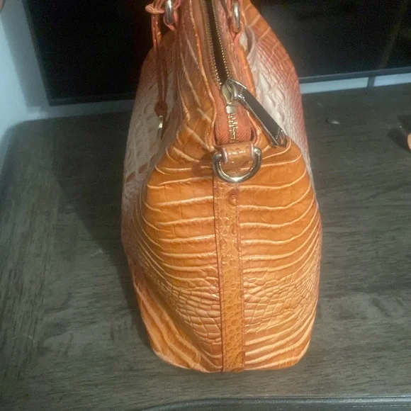 Woman’s Brahmin Authentic Bag - Picture 2 of 6